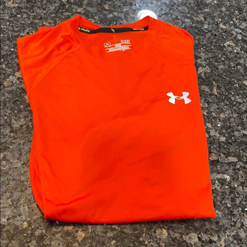 UNDERARMOUR COMPRESSION SHIRT